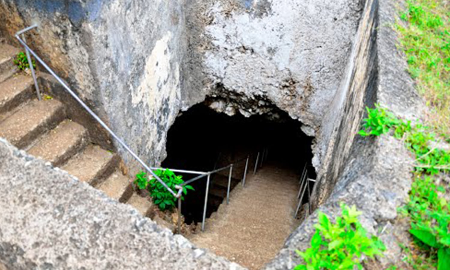 Mangapwani Coral Cave Tour